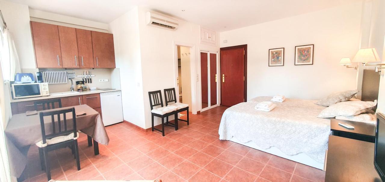 Skol 329 - Spacious Beachfront With Sea Views Apartment *