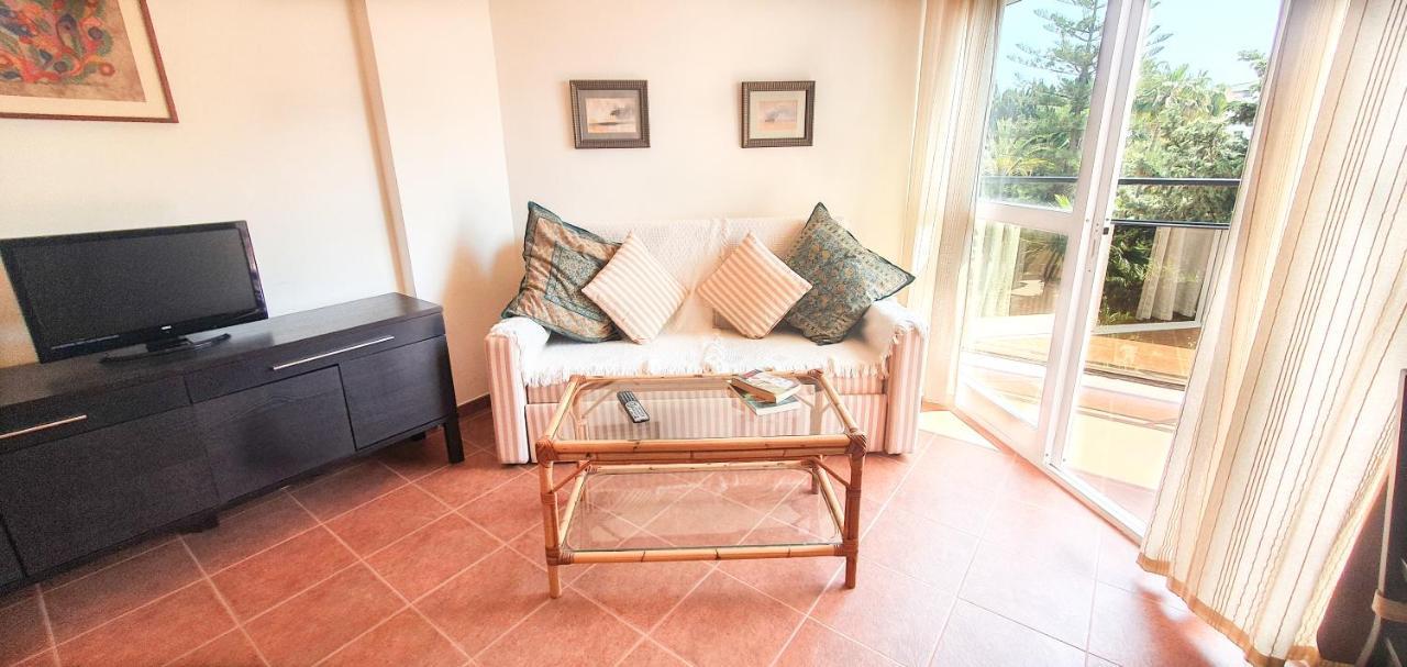 Apartment Skol 329 - Spacious Beachfront With Sea Views *